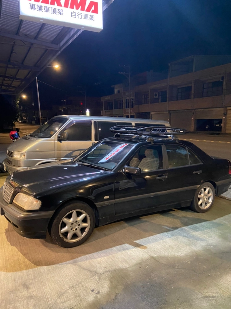BENZ E230 YAKIMA包覆式橫桿+Thule Canyon XT車頂籃