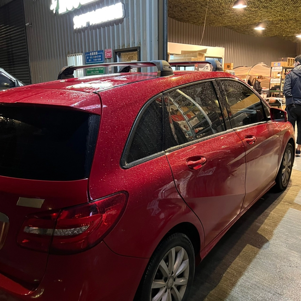 BENZ B180 安裝 YAKIMA包覆式橫桿