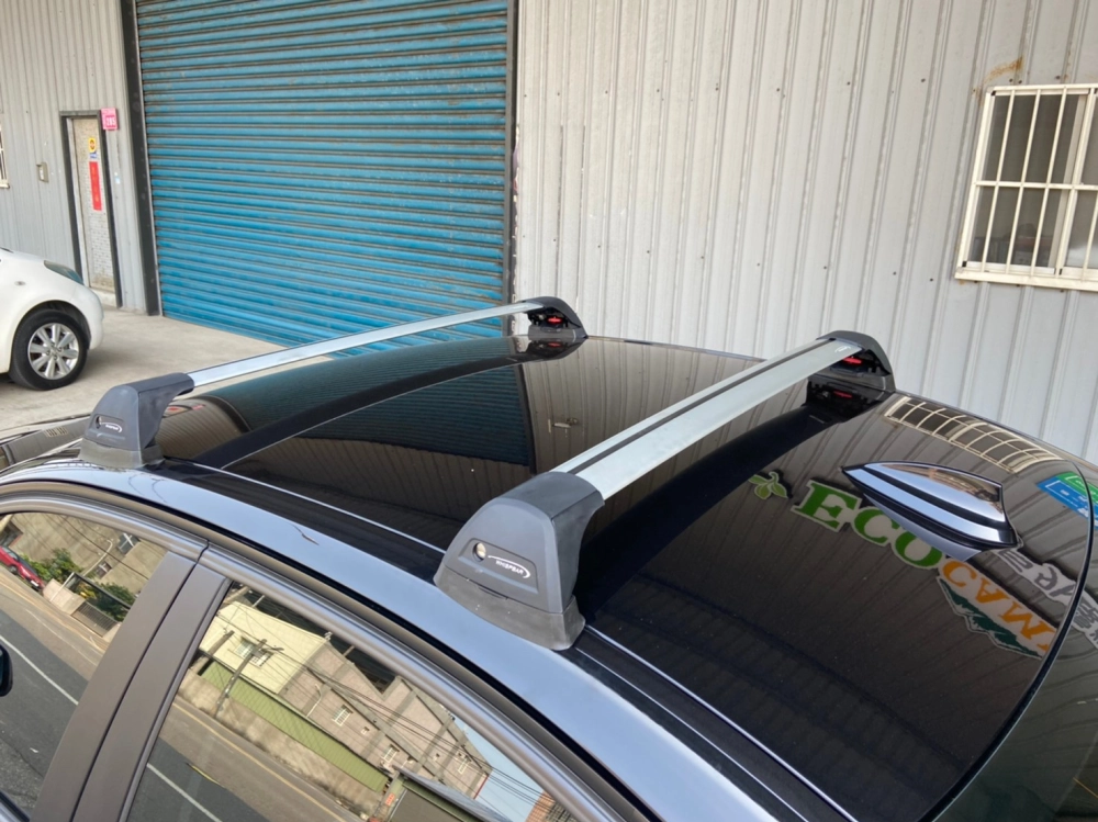 BMW 3 安裝 YAKIMA包覆式橫桿