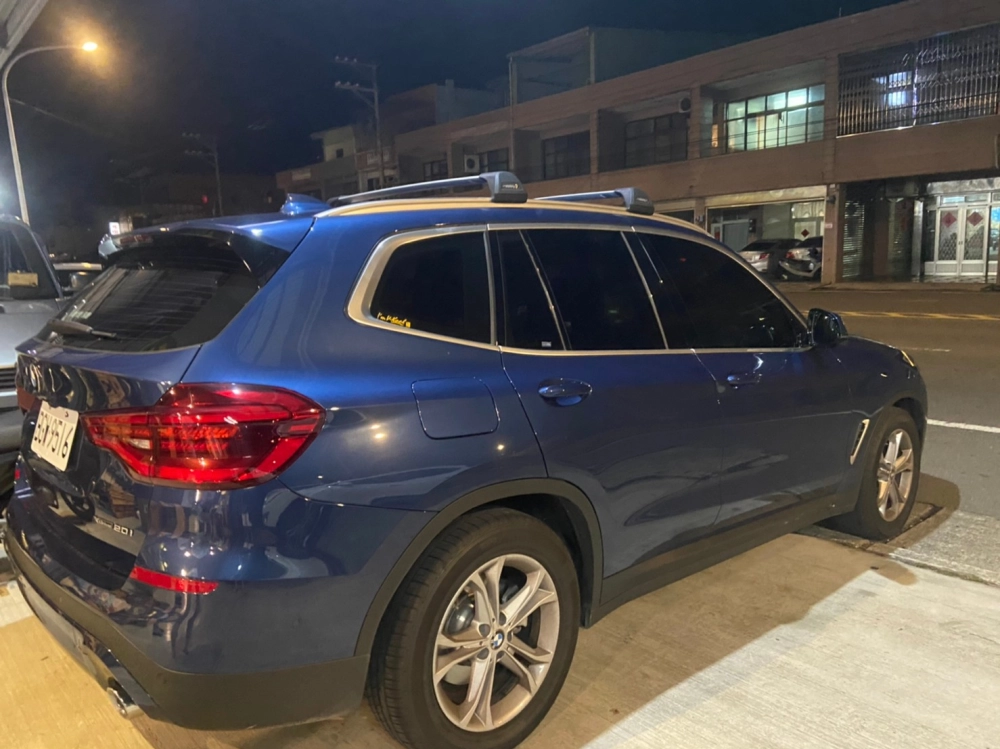 BMW X3 安裝 YAKIMA包覆式橫桿