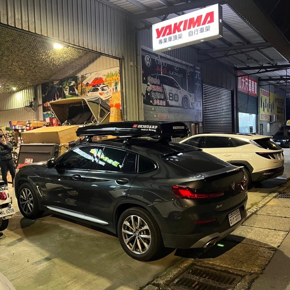 BMW X4 安裝 YAKIMA 機翼型橫桿 + Skiguard 830 Sport 車頂箱