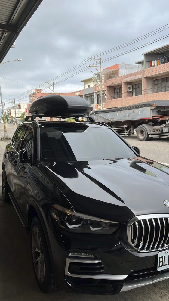 BMW X5 安裝 YAKIMA 包覆式橫桿 + SkyBox 16S 車頂箱