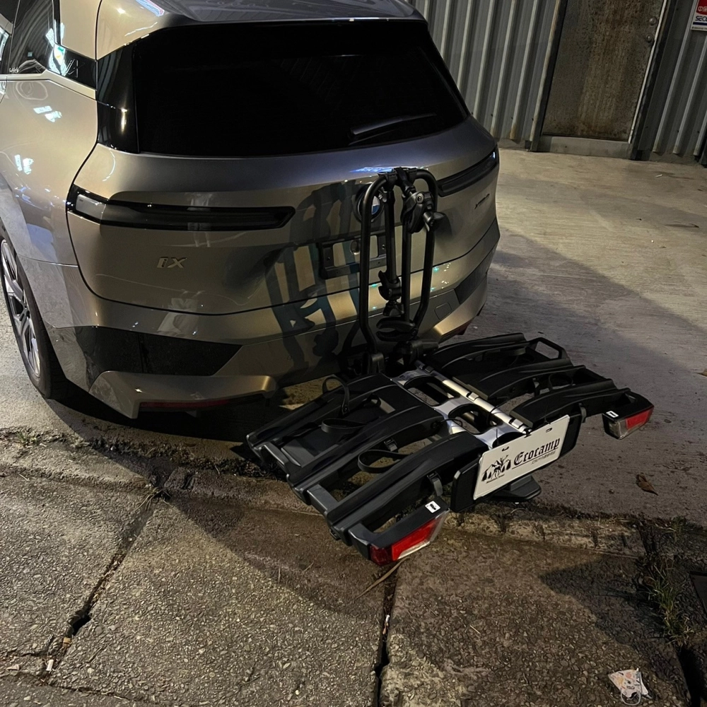 BMW IX 安裝 THULE 拖車式自行車架