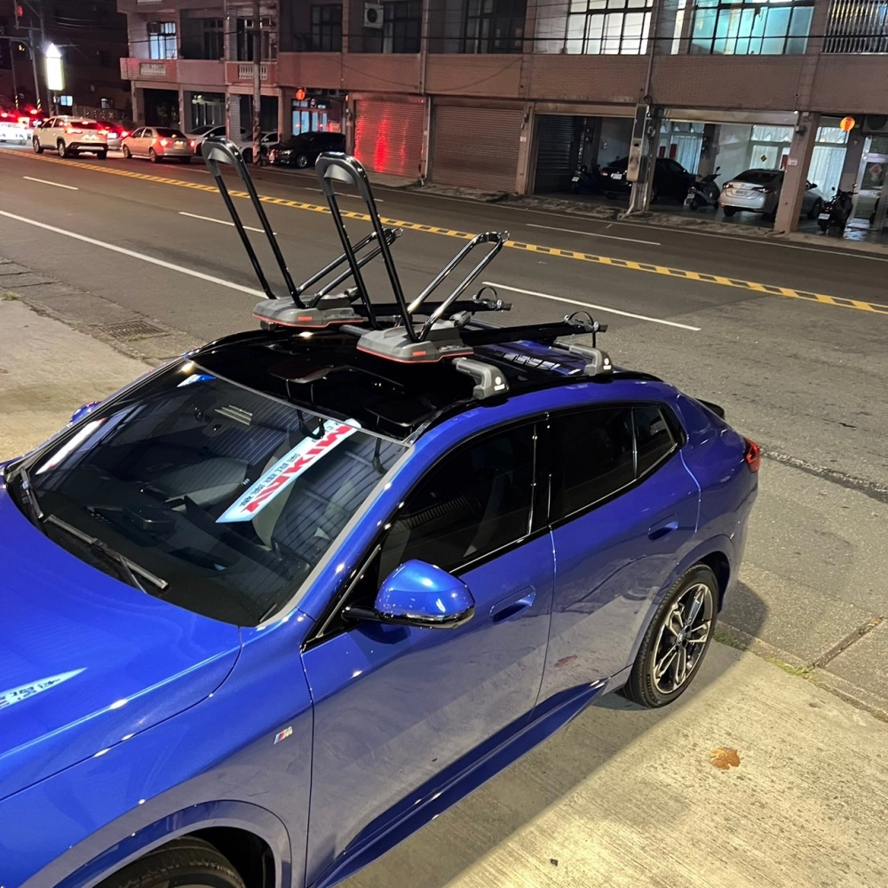 BMW IX2 安裝 THULE 包覆式橫桿 + HighRoad 快速自行車固定架
