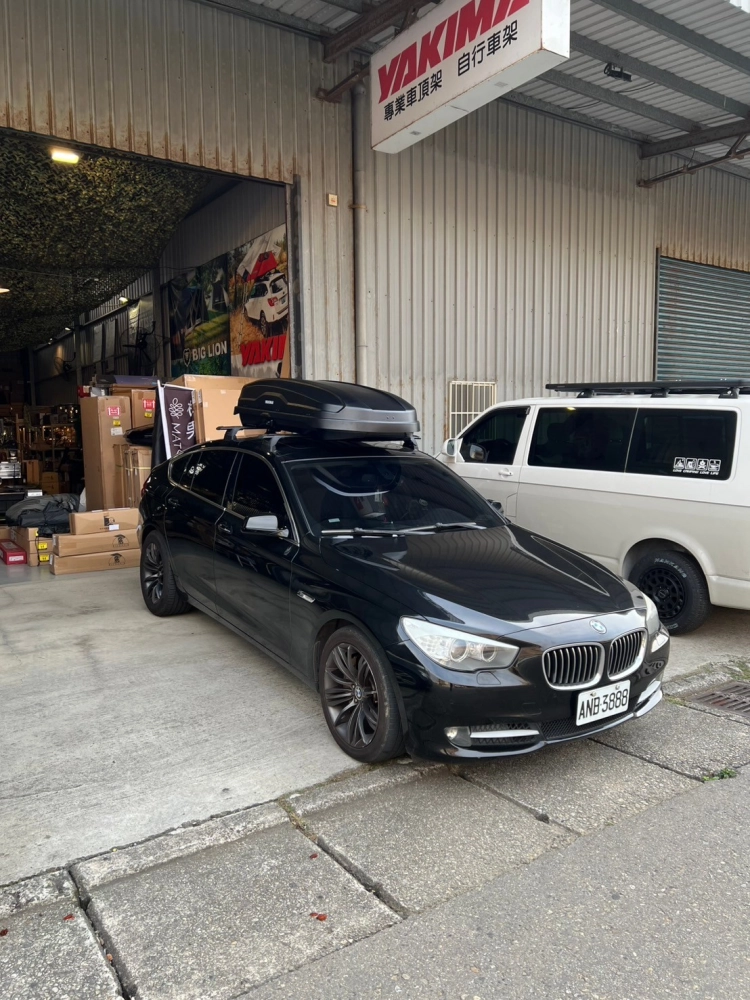 BMW GT 安裝 YAKIMA突出式橫桿 + YAKIMA SkyBox NX 16 車頂箱