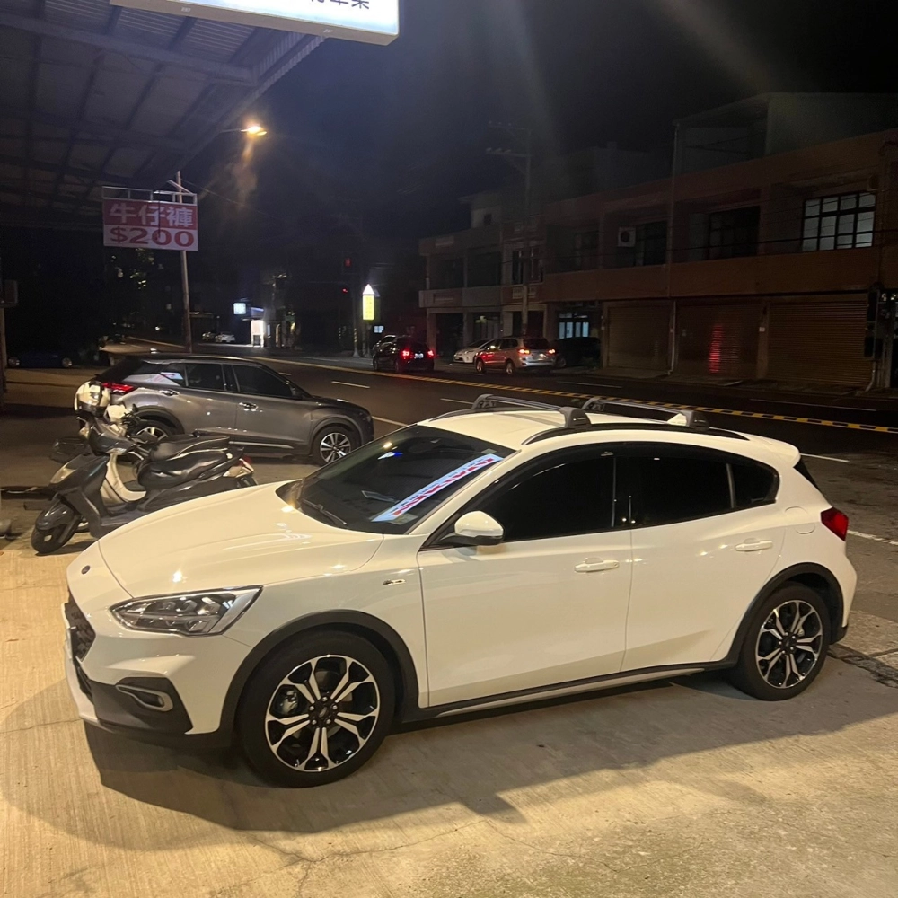 FORD FOCUS ACTIVE 安裝 YAKIMA包覆式橫桿