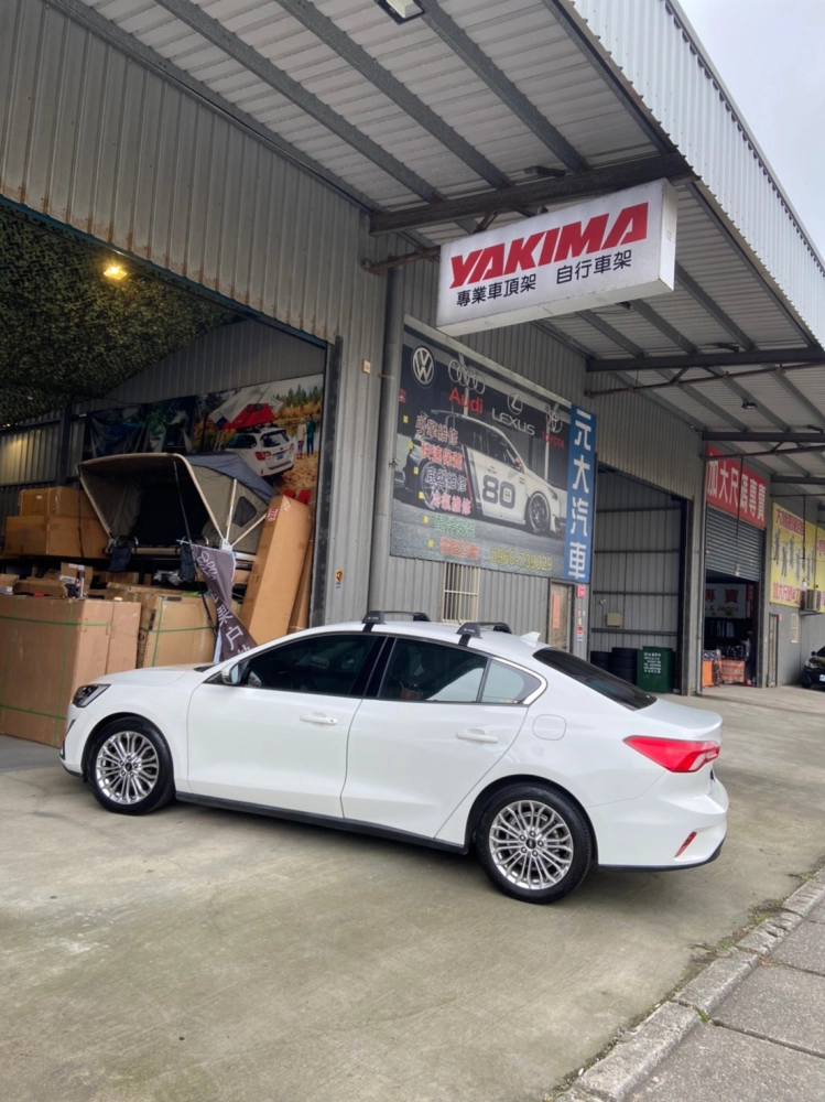 FORD FOCUS 4門  安裝 YAKIMA包覆式橫桿