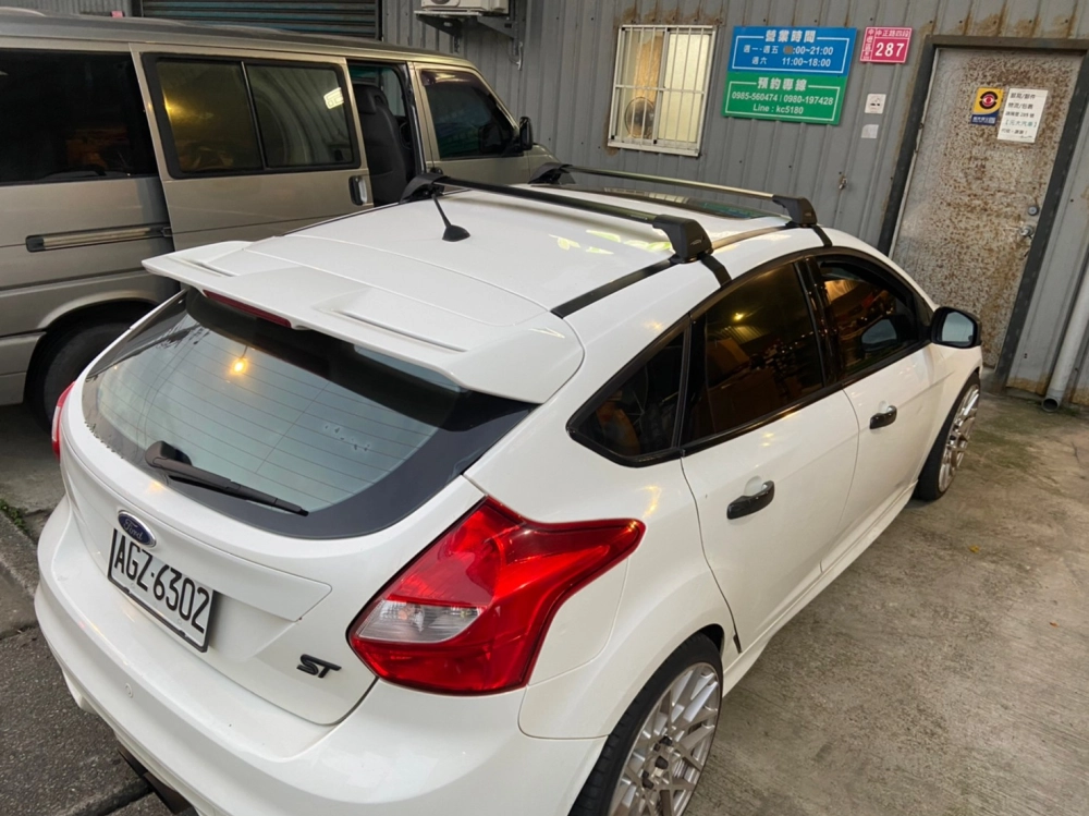 FORD FOCUS ST 安裝 YAKIMA包覆式橫桿