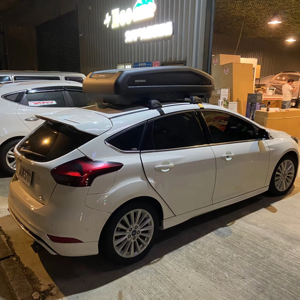 FORD FOCUS 安裝 YAKIMA包覆式橫桿 + EasyTrip 400 車頂箱