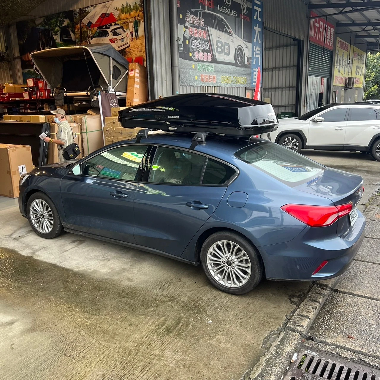 FORD FOCUS 安裝 YAKIMA 包覆式橫桿 + YAKIMA GrandTour 16 車頂箱