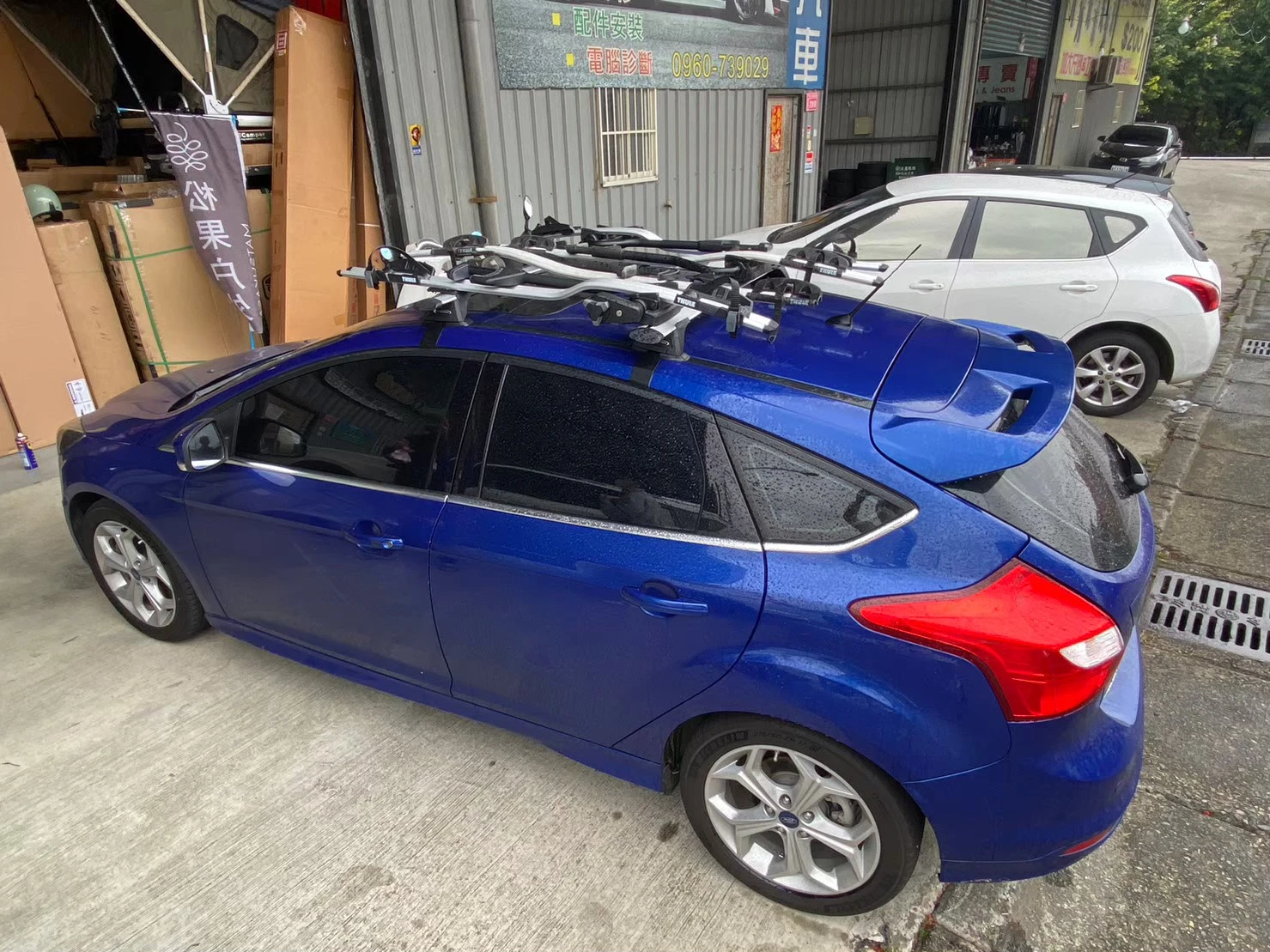 Ford Focus 安裝 YAKIMA 突出式橫桿 + Thule ProRide 598自行車架