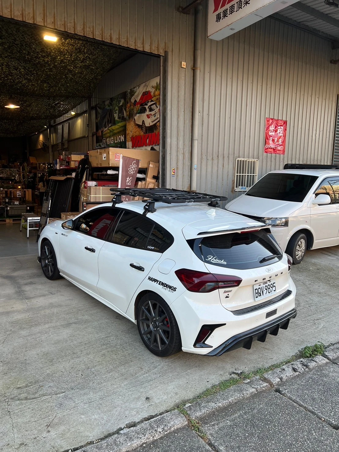 FORD FOCUS 安裝 THULE突出式橫桿 + 3D可收折多功能車頂籃
