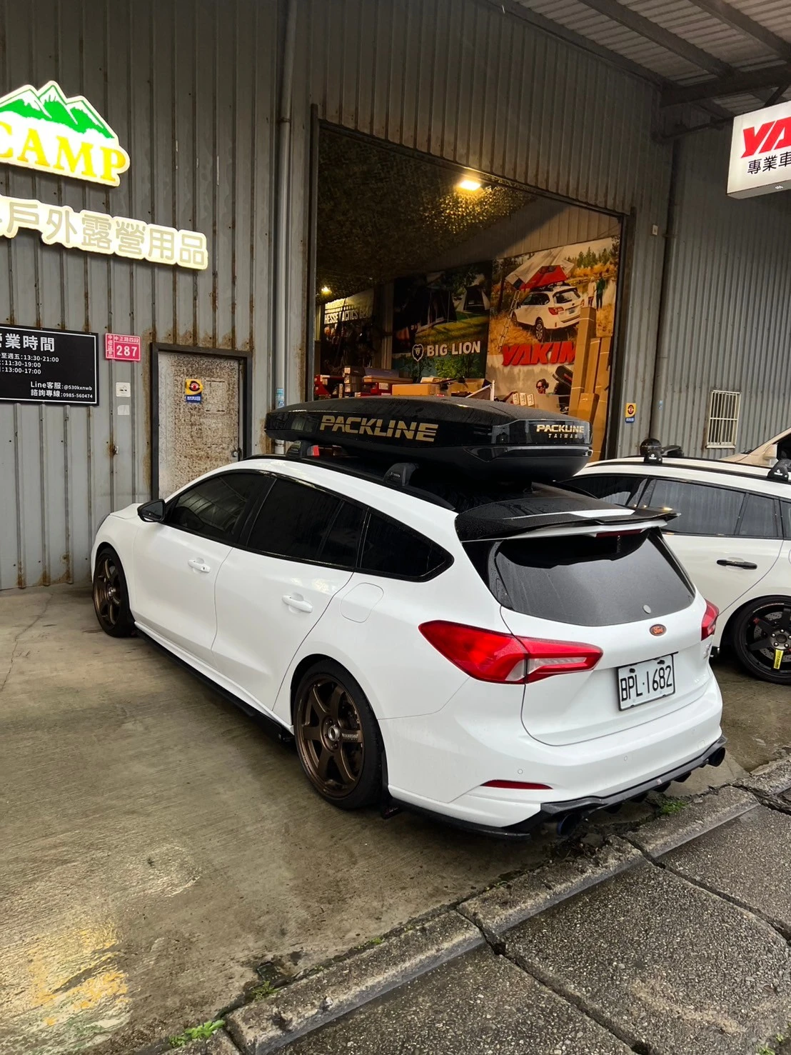 FORD FOCUS WAGON 安裝 YAKIMA 包覆式橫桿 + PACKLINE NX-215