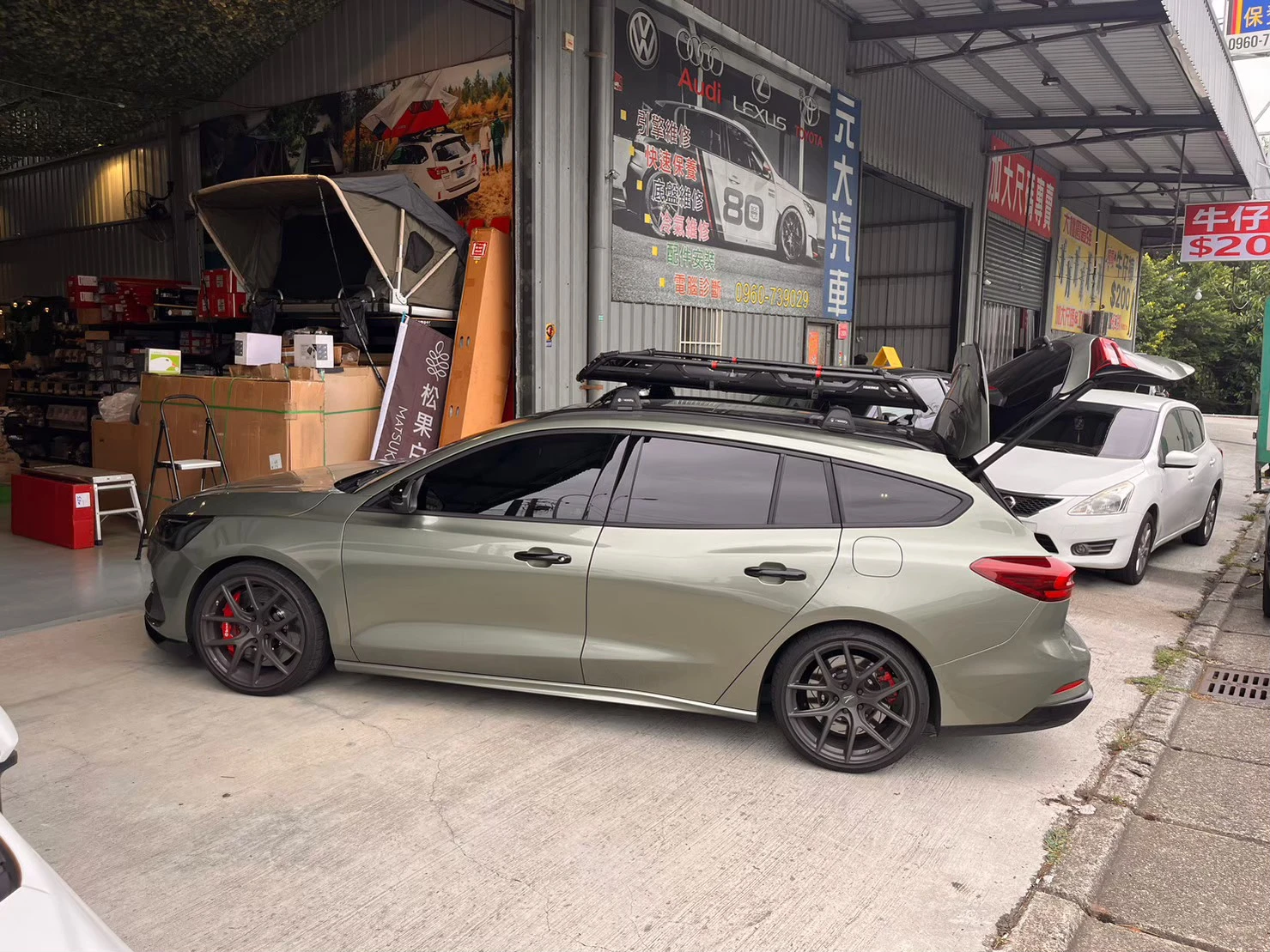 Ford focus wagon 安裝 YAKIMA 包覆式橫桿 + OffGrid 車頂籃 + OffGrid Extension 車頂籃延伸架