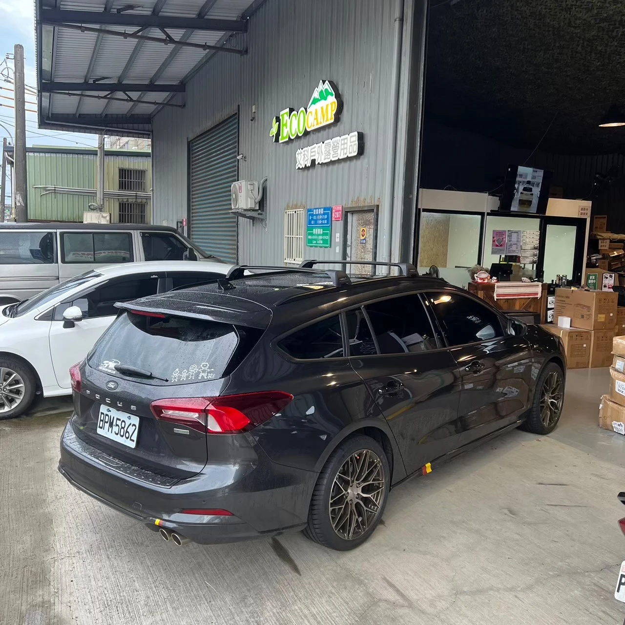 Ford focus wagon 安裝 YAKIMA 包覆式橫桿