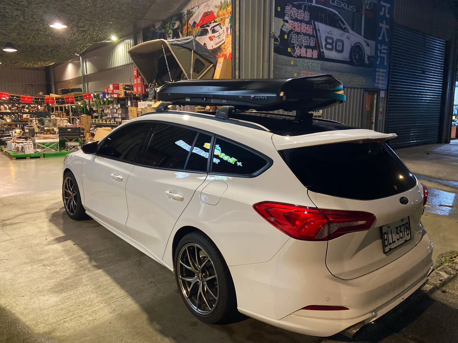 FORD Focus wagon 安裝 YAKIMA 包覆式橫桿 + INNO 擾流低風阻車頂行李箱 660