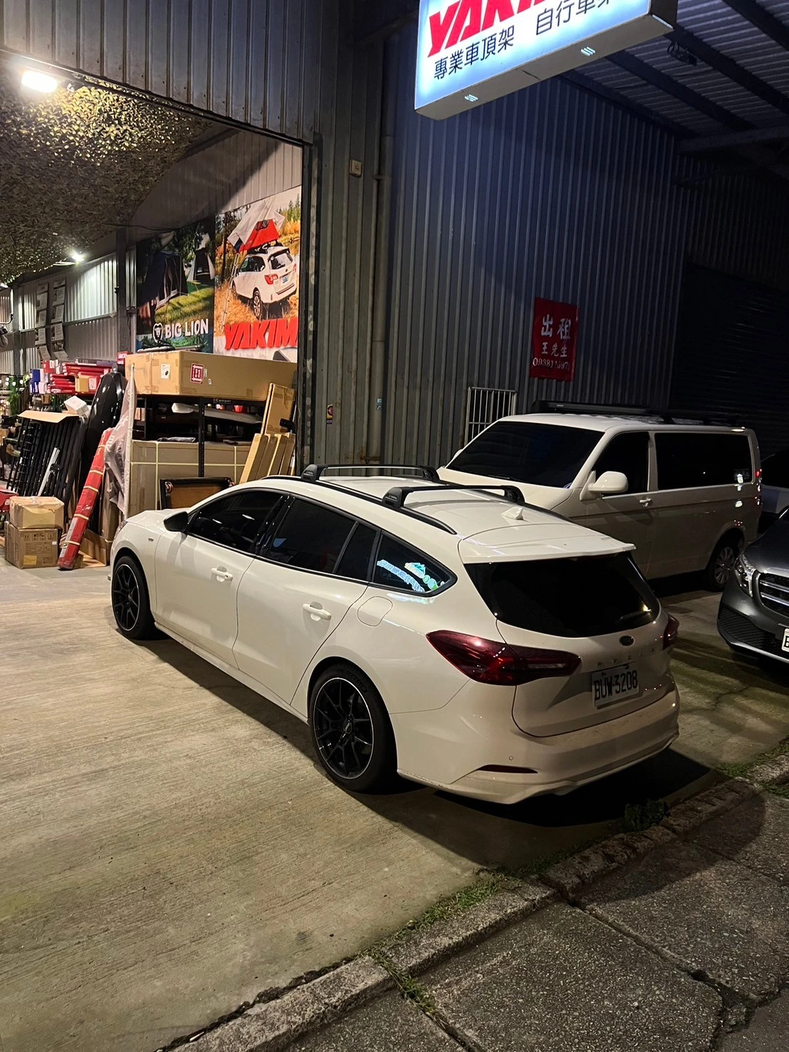 FORD Focus wagon 安裝 YAKIMA 包覆式橫桿