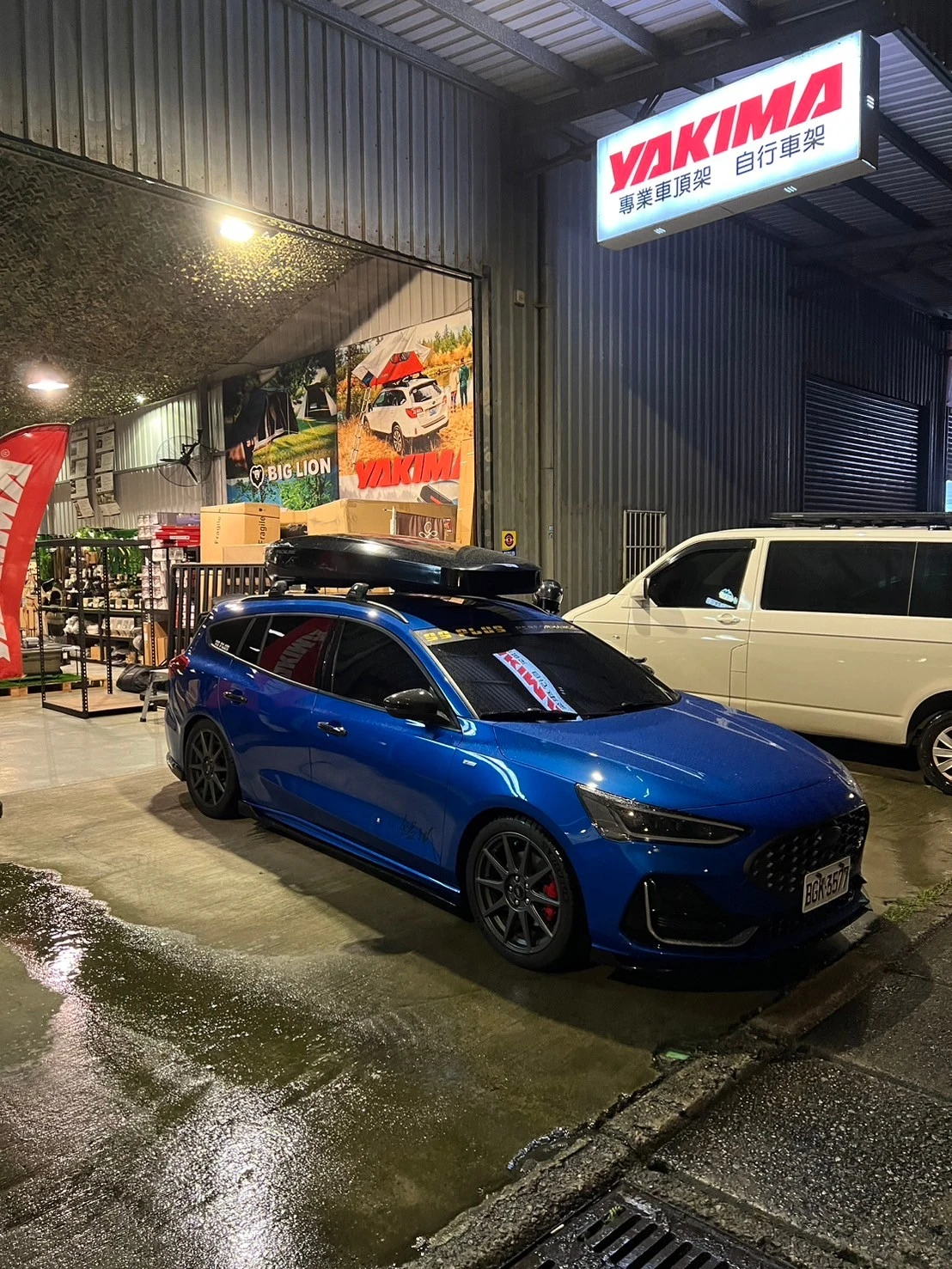 FORD FOCUS WAGON 安裝 YAKIMA 包覆式橫桿 +  PACKLINE NX-215車頂箱
