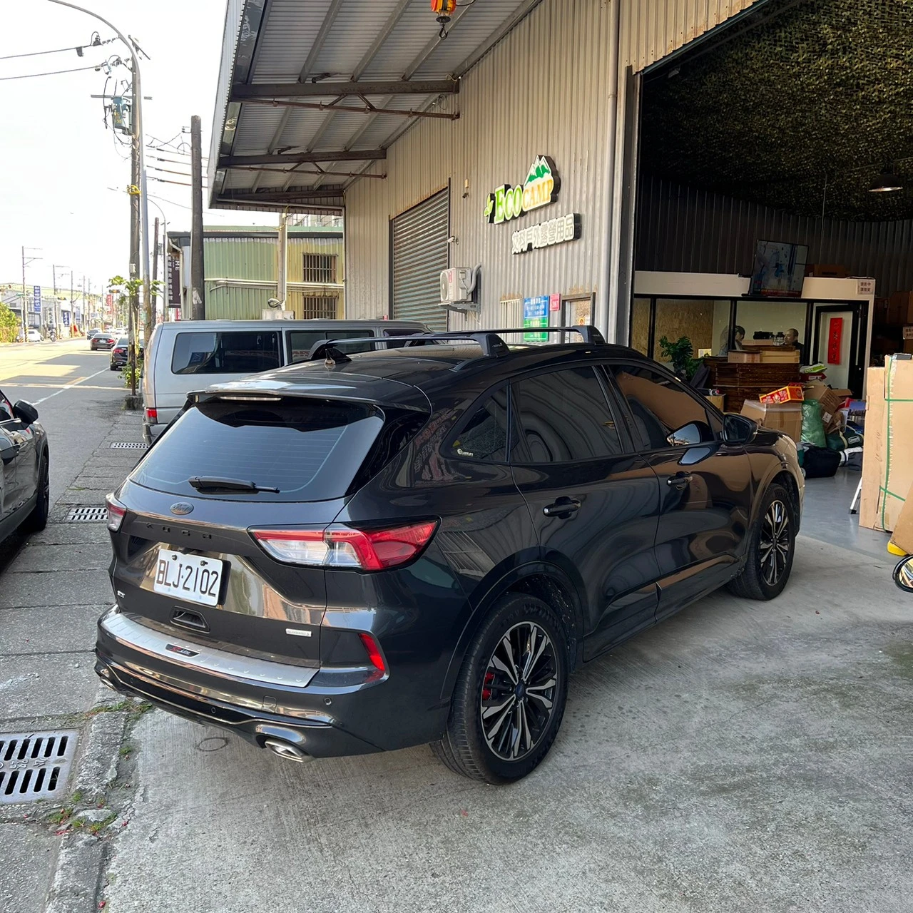 Ford kuga  安裝 YAKIMA 包覆式橫桿