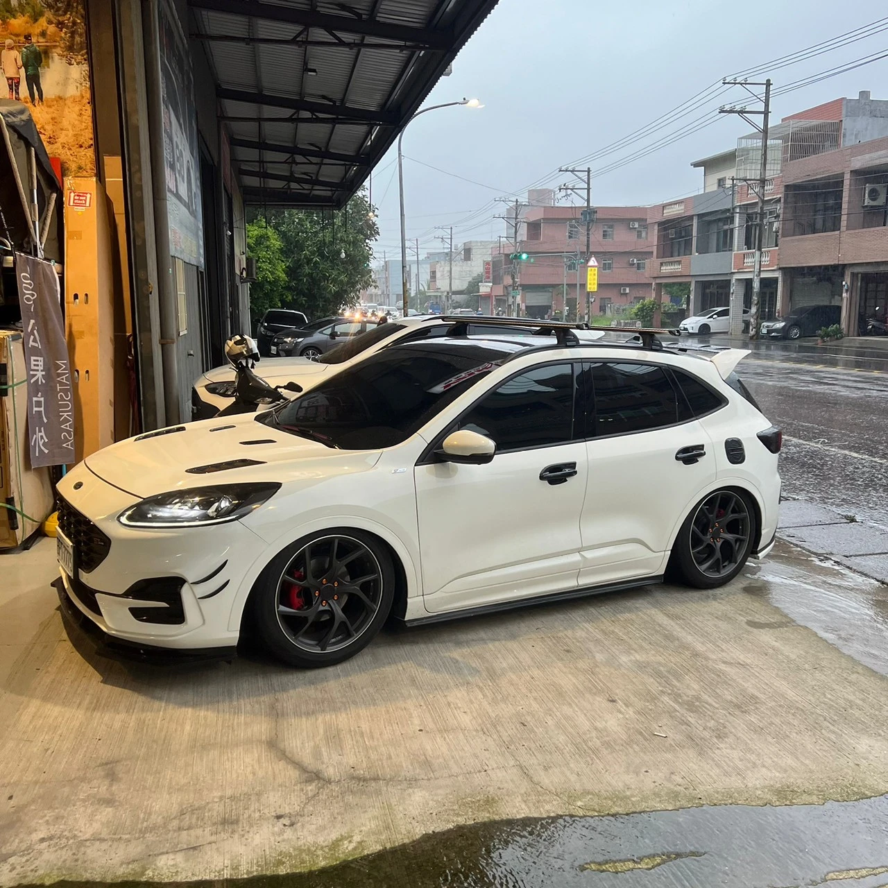 Ford kuga 安裝 YAKIMA 載重型橫桿