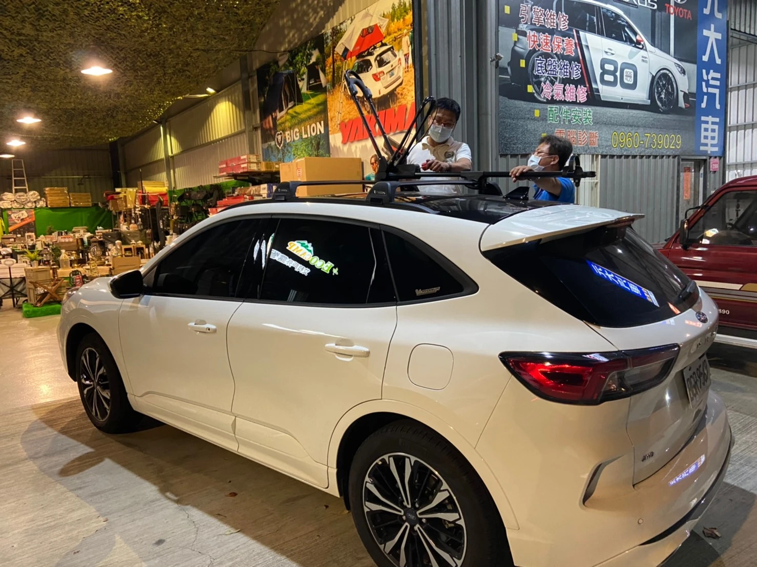 FORD KUGA 安裝 YAKIMA 包覆式橫桿+YAKIMA FrontLoader 前端貨架型自行車固定架
