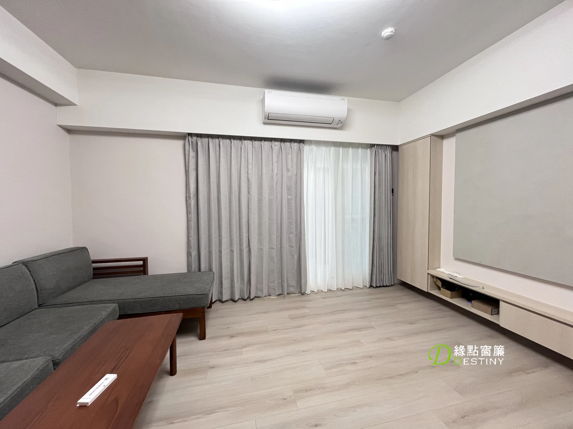 客廳摺景打摺簾｜客廳窗簾
