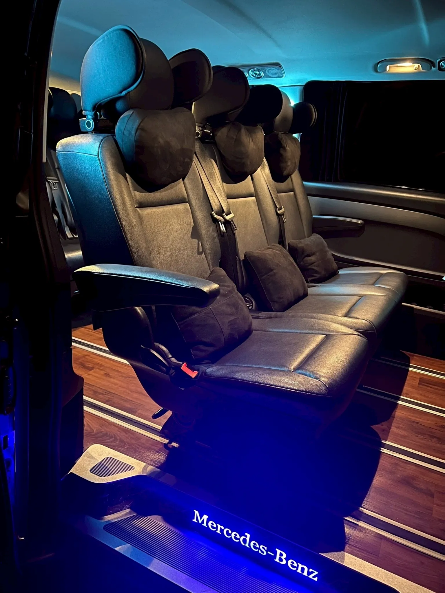 Mercedes-Benz VITO(九人座)