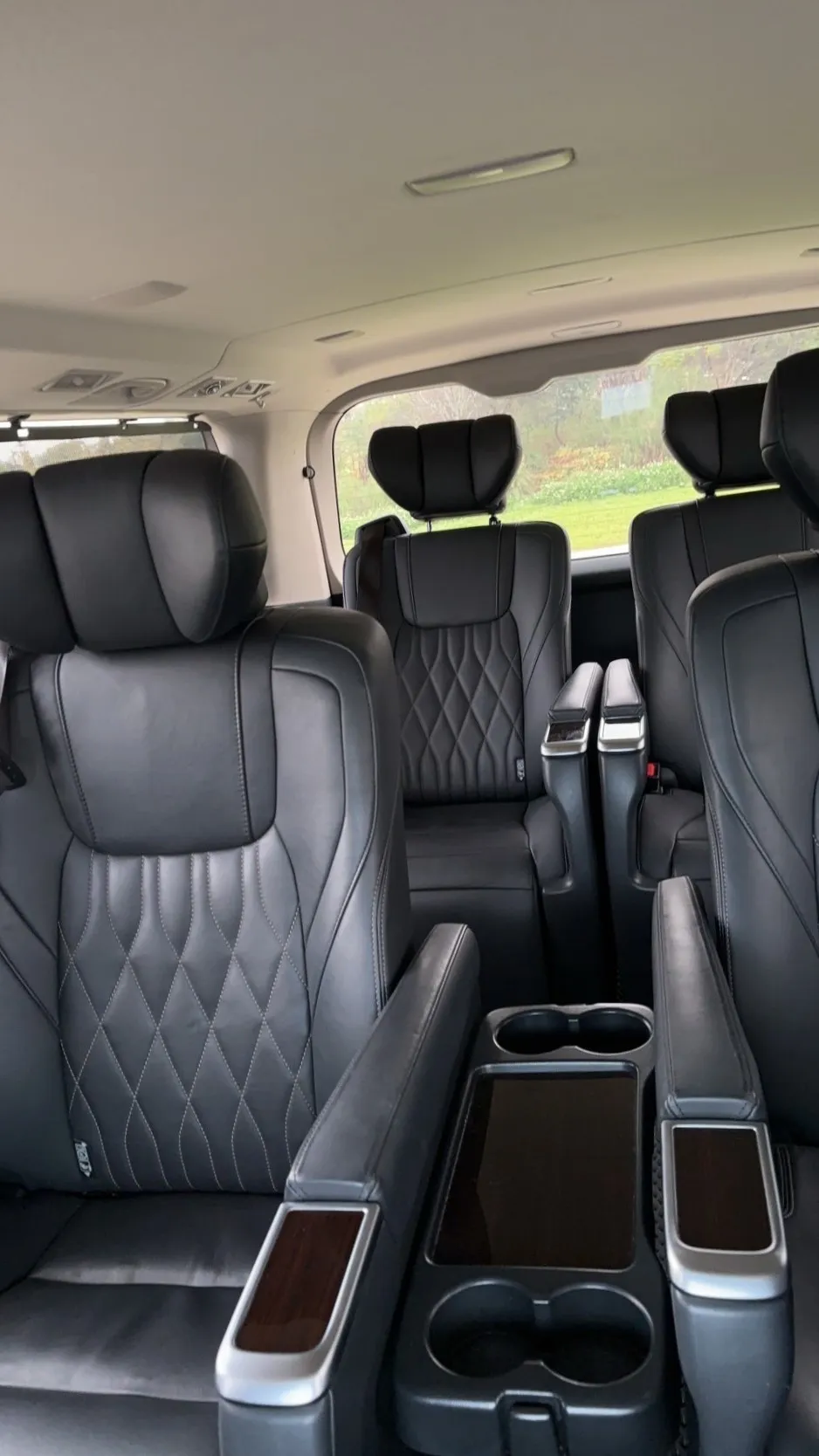 Toyota Granvia(七人座)