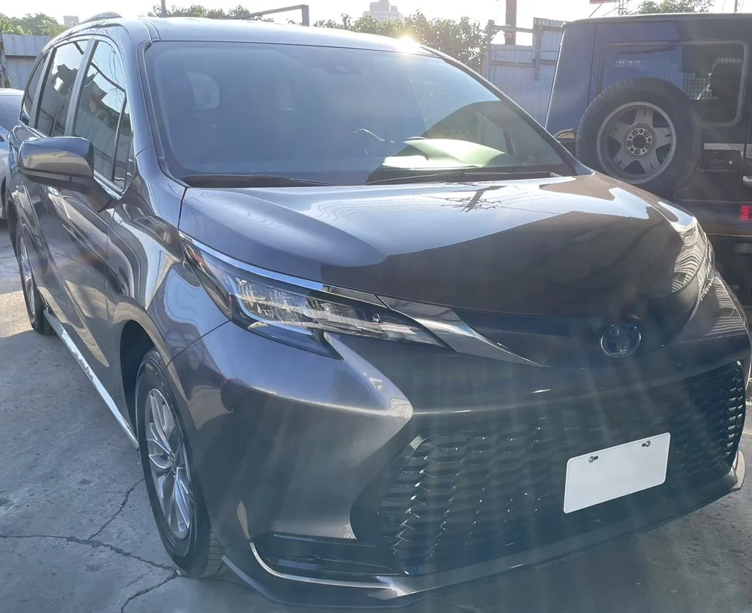 Toyota Sienna(七人座)