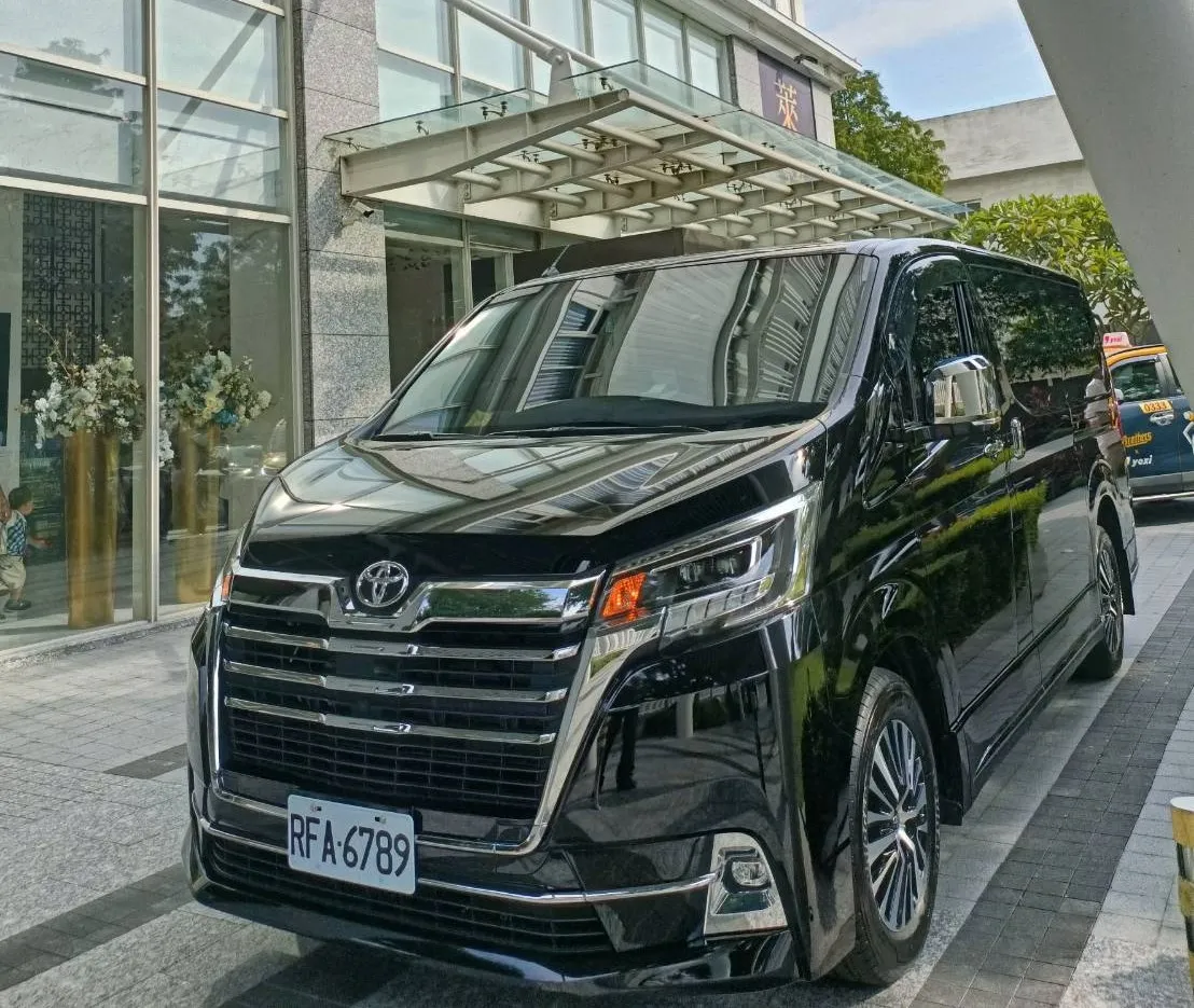 Toyota Granvia（九人版）