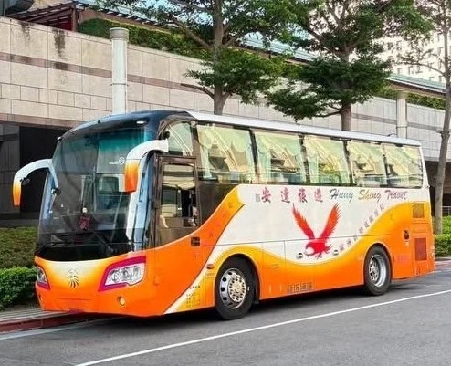 22人座中型遊覽車