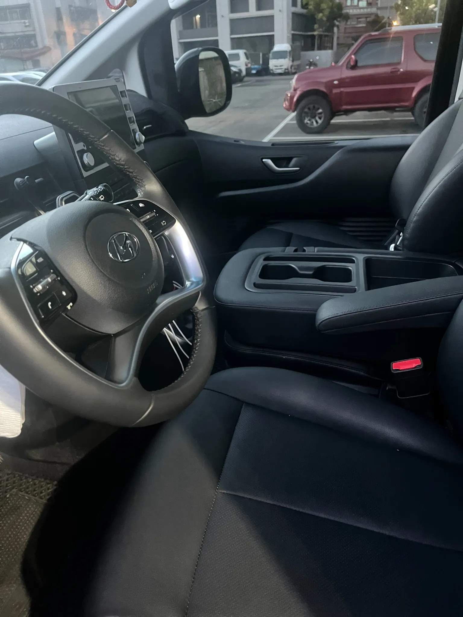 HYUNDAI  Starex(九人座)