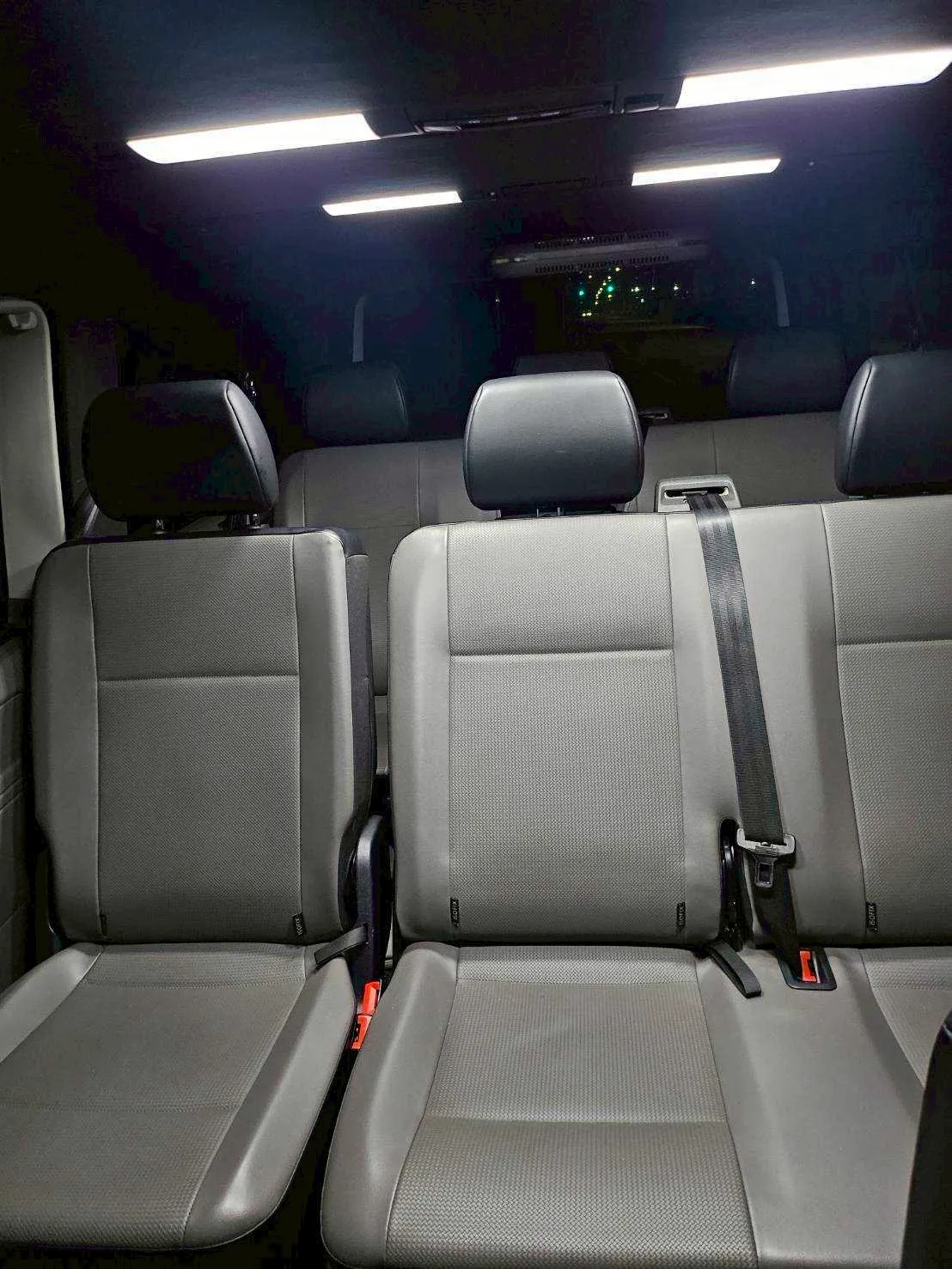 Volkswagen T6 Caravelle (九人座)