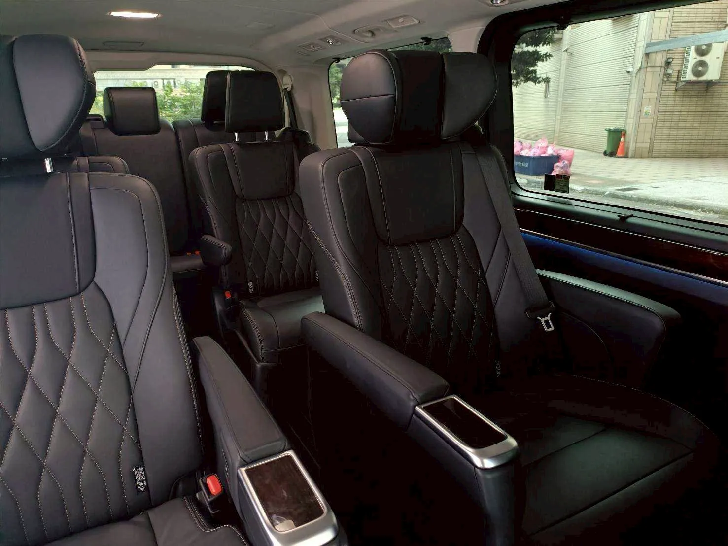 Toyota Granvia(七人座)