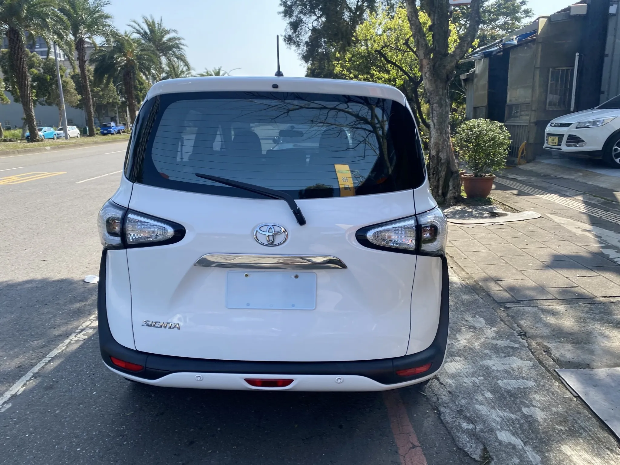 Toyota Sienta(5人座)