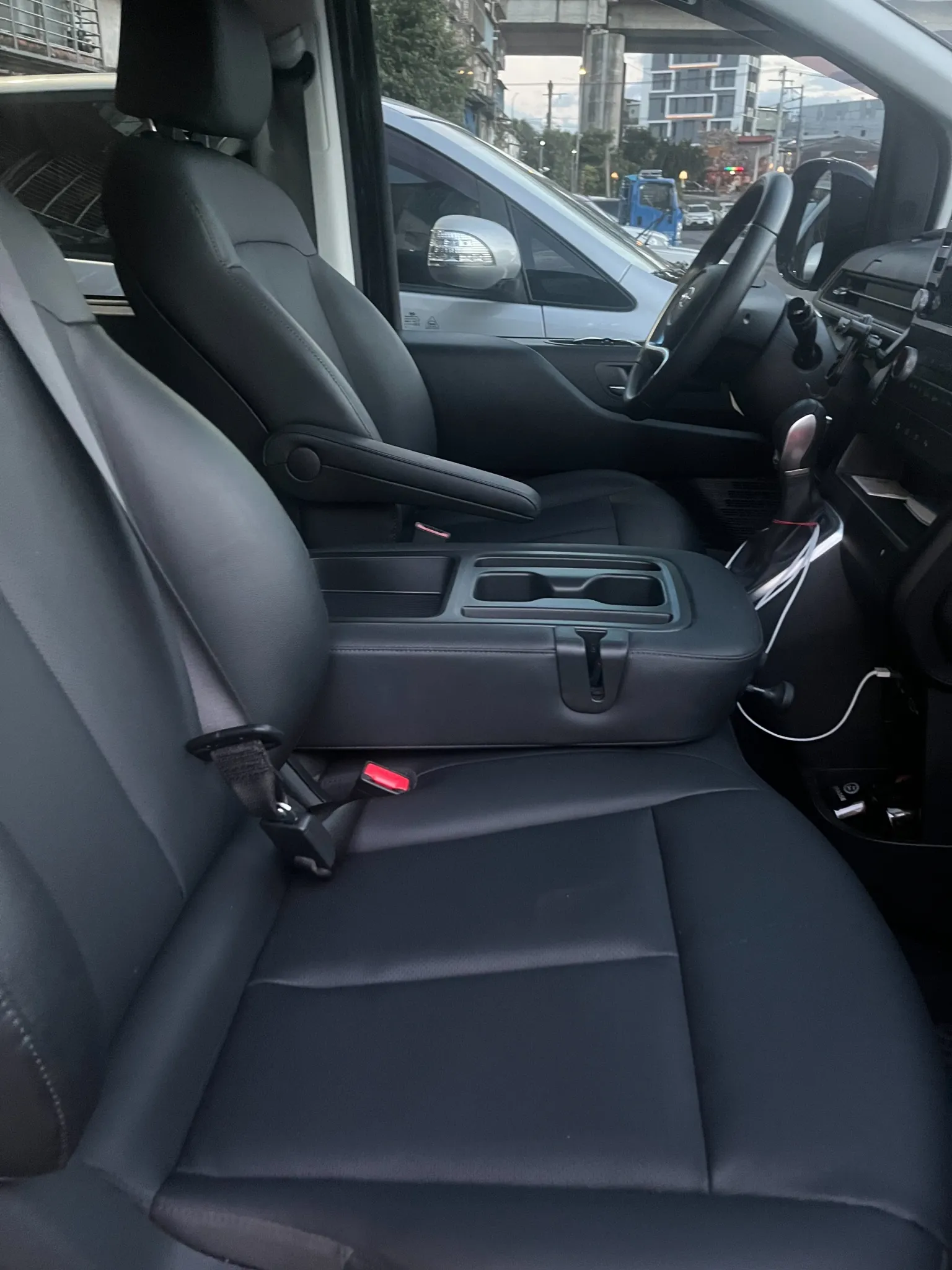 HYUNDAI  Starex(九人座)