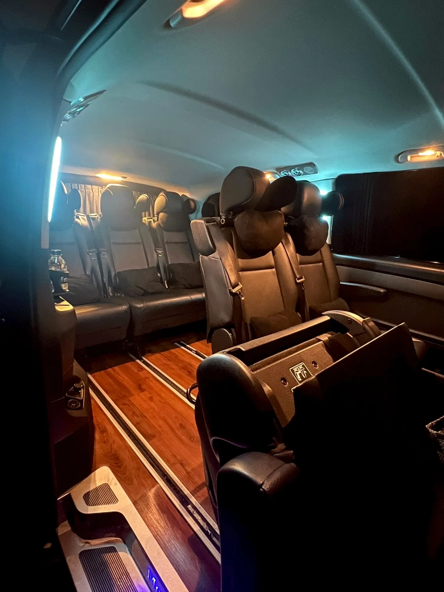 Mercedes-Benz VITO(九人座)