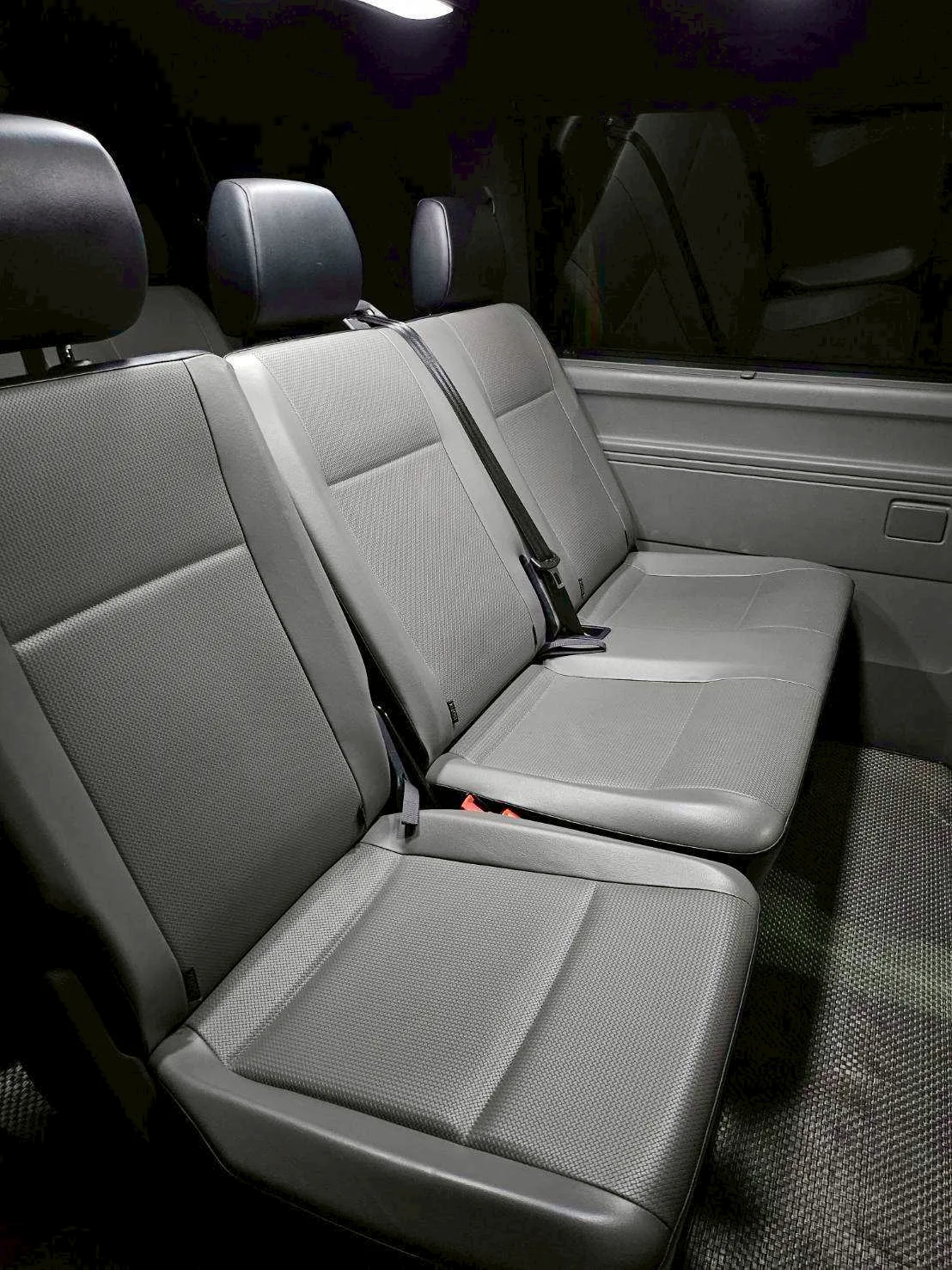 Volkswagen T6 Caravelle (九人座)