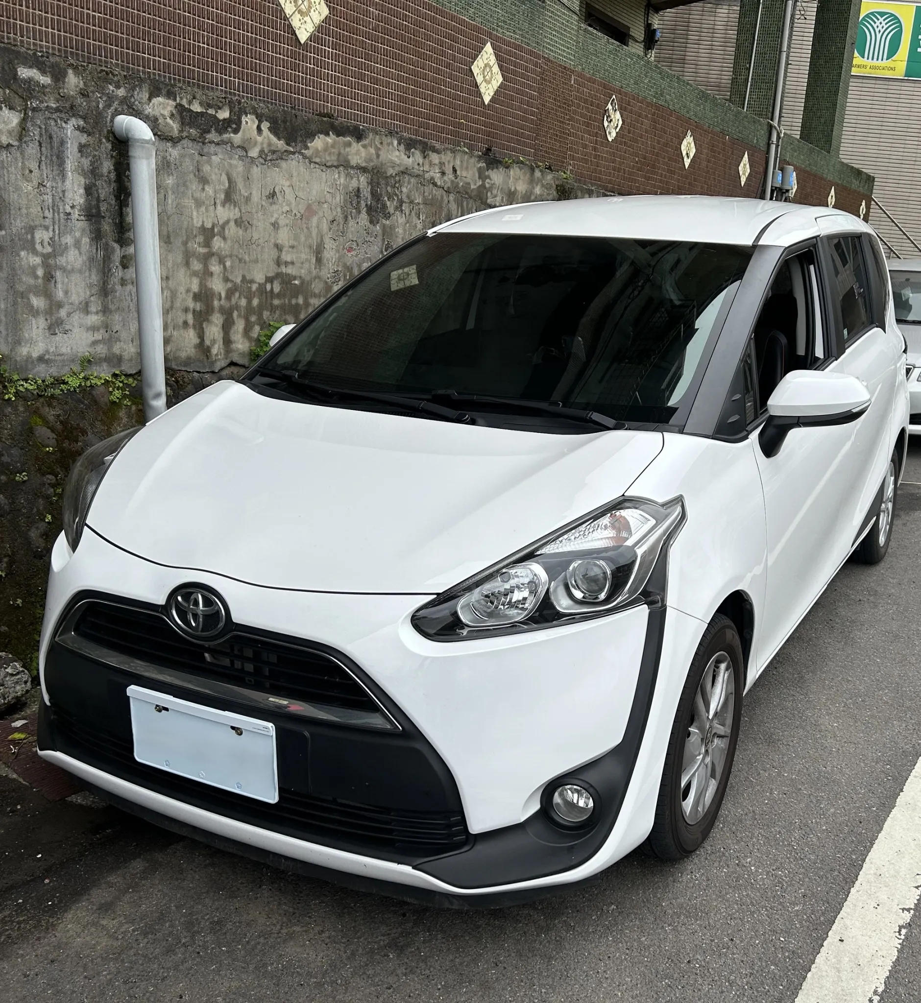 Toyota Sienta(5人座)