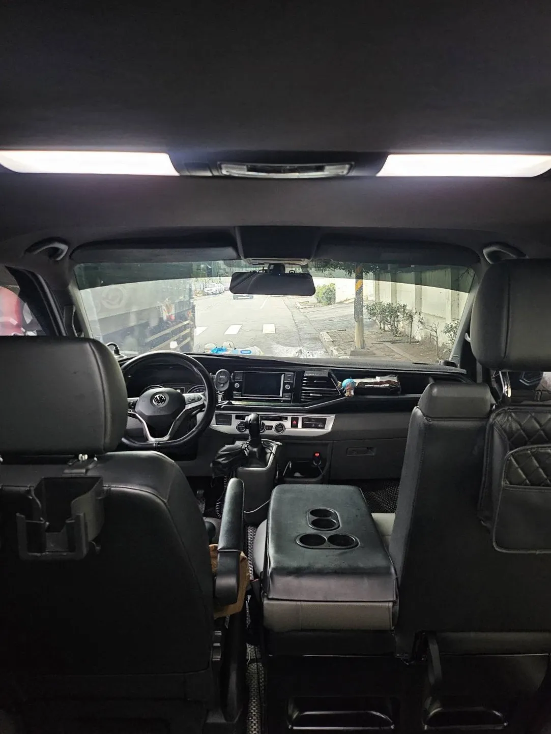 Volkswagen T6 Caravelle (九人座)