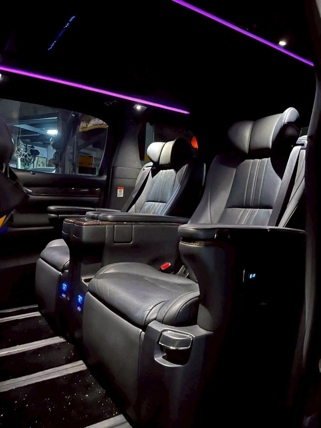 Toyota Alphard(七人座)