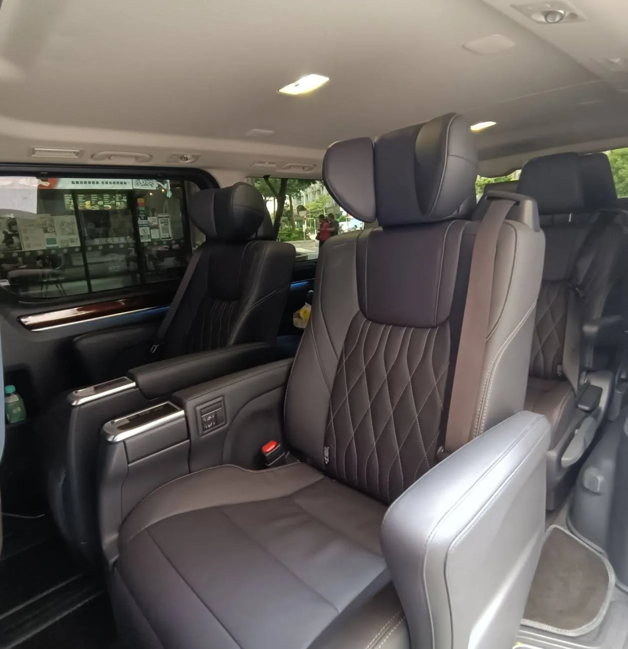 Toyota Granvia（九人版）