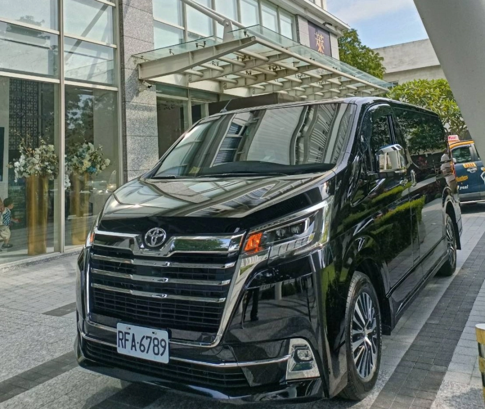 Toyota Granvia（九人版）