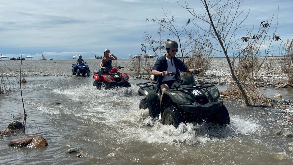 花蓮天空之鏡沙灘車