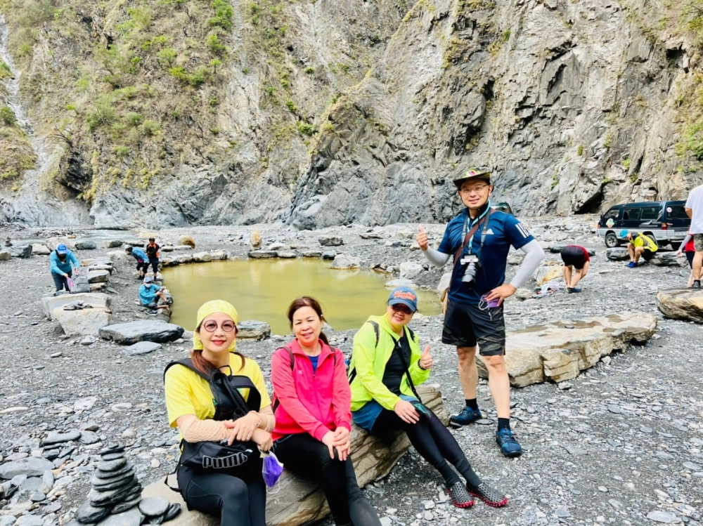 哈尤溪七彩岩壁三日遊