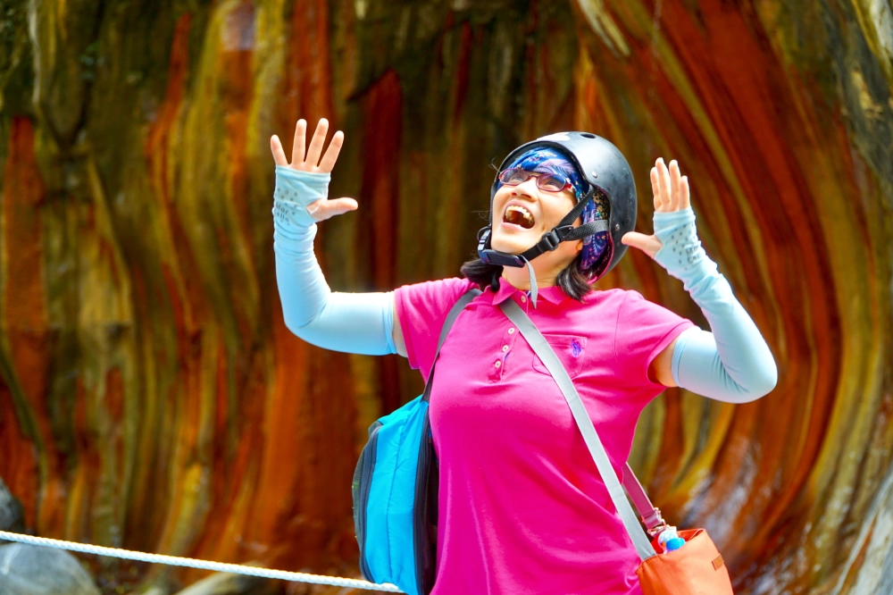 哈尤溪七彩岩壁三日遊