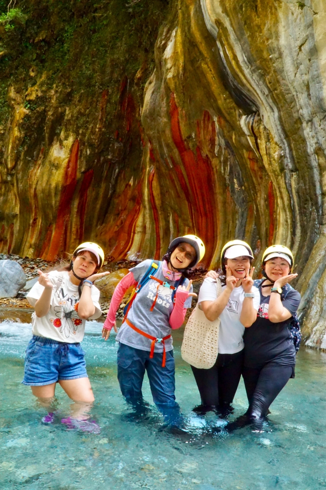 哈尤溪七彩岩壁三日遊
