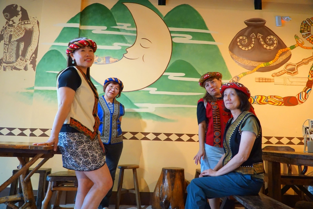 哈尤溪七彩岩壁三日遊