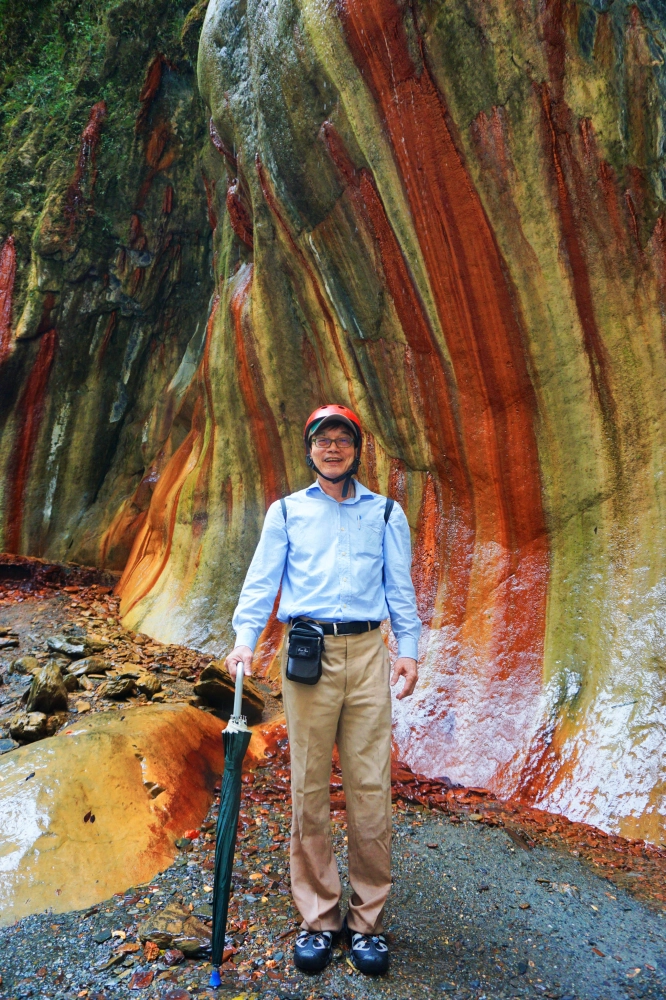 哈尤溪七彩岩壁三日遊
