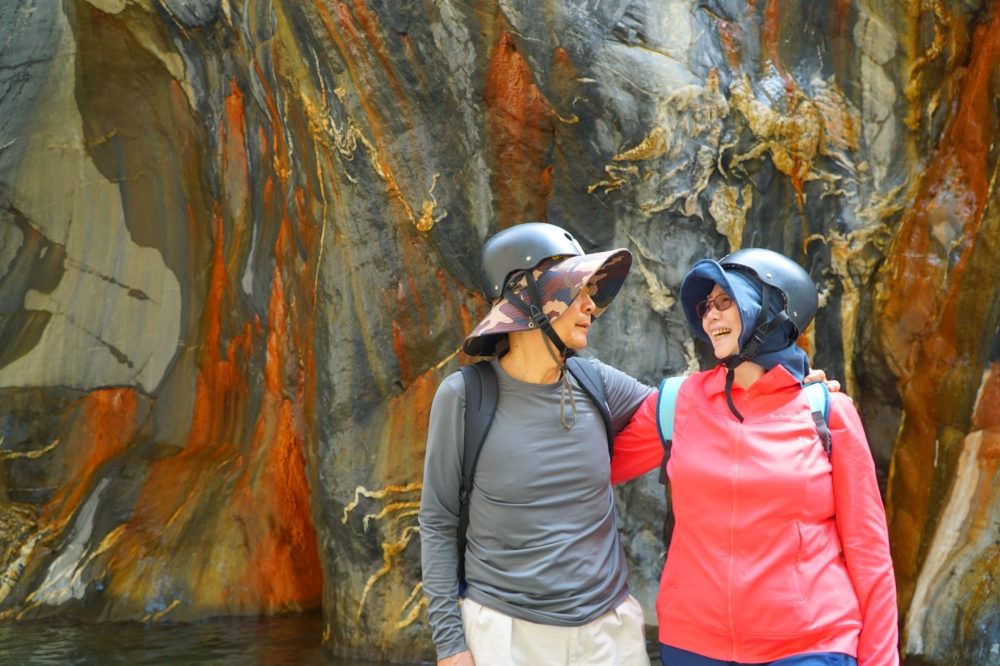 哈尤溪七彩岩壁三日遊